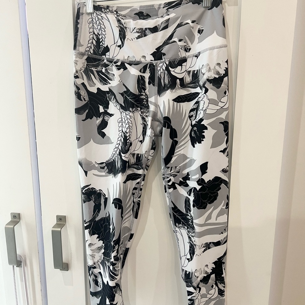 🌟3/$22🌟 Apana Women’s Leggings. Size small Black and White Leggings